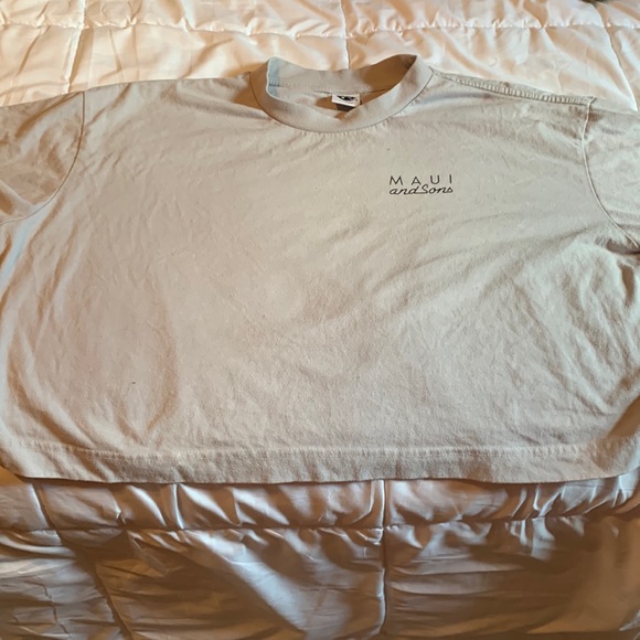 Cropped lose grey tshirt with cool graphics on the back - Picture 2 of 3